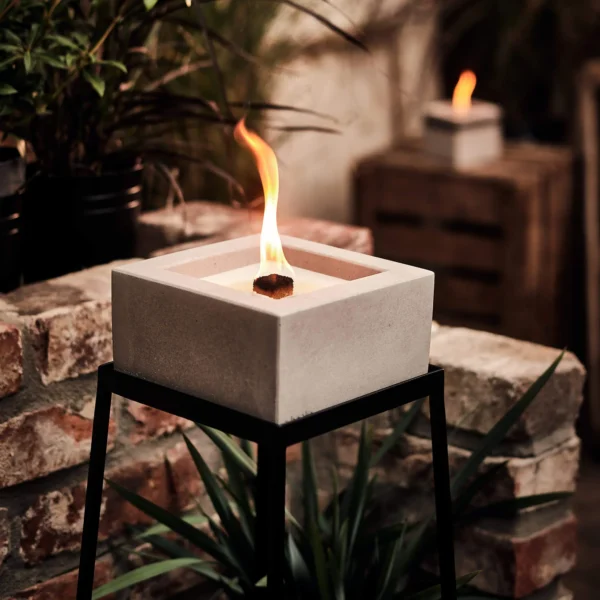 betonfeuer-kula-staender-garten-abend-stimmung.webp
