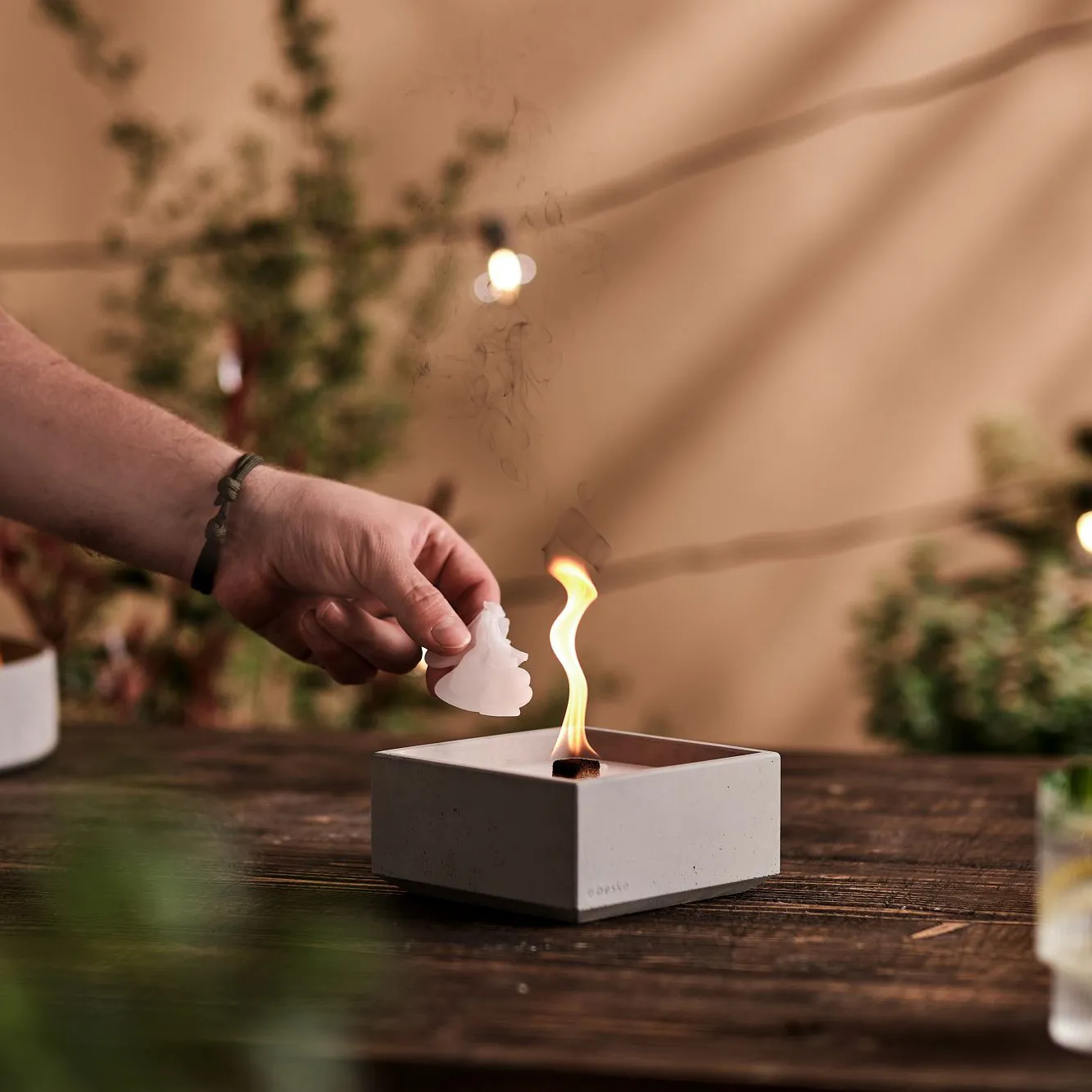 betonfeuer-set-meru-m-nachfuellwachs-nachlegen-outdoor-feuer-webp betonfeuer-set-meru-m-nachfuellwachs-nachlegen-outdoor-feuer.webp