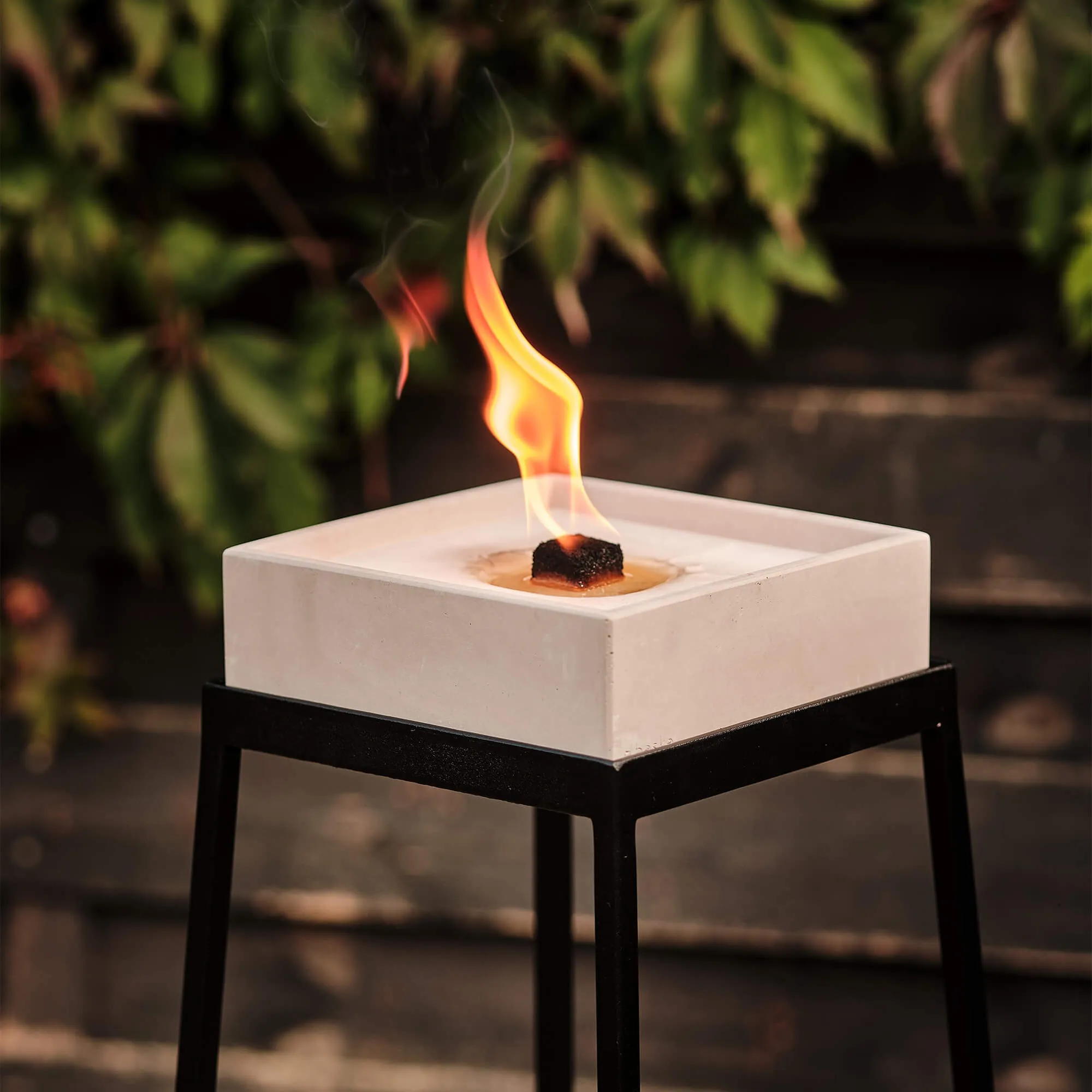 betonfeuer-set-meru-m-balkon-terrasse-garten-stimmung-webp betonfeuer-set-meru-m-balkon-terrasse-garten-stimmung.webp