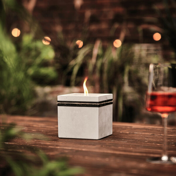 Betonfeuer Kea auf Balkon oder Terrasse – stimmungsvolle Outdoor-Atmosphäre