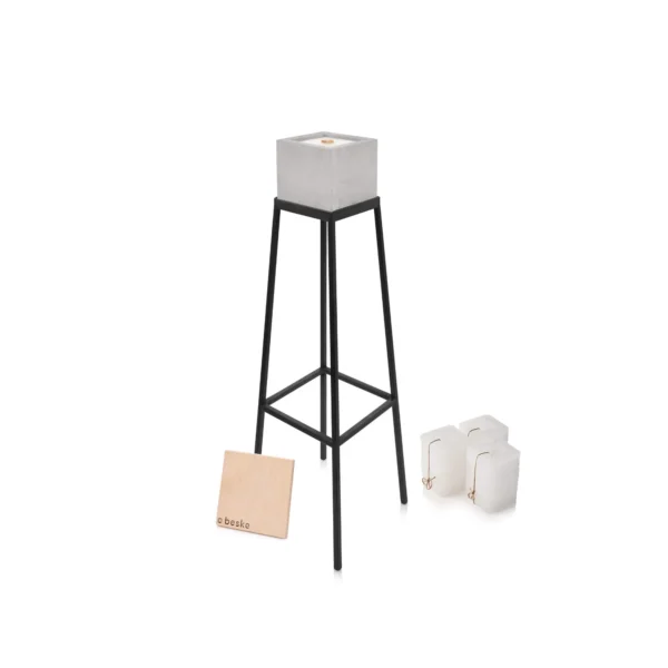 betonfeuer-set-kea-beske-manufaktur-quadratisch-holz-loeschbrett.webp