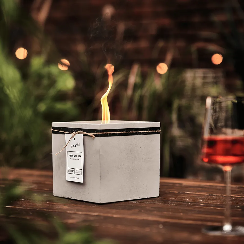 Betonfeuer Fuego auf Balkon oder Terrasse – stimmungsvolle Outdoor-Atmosphäre